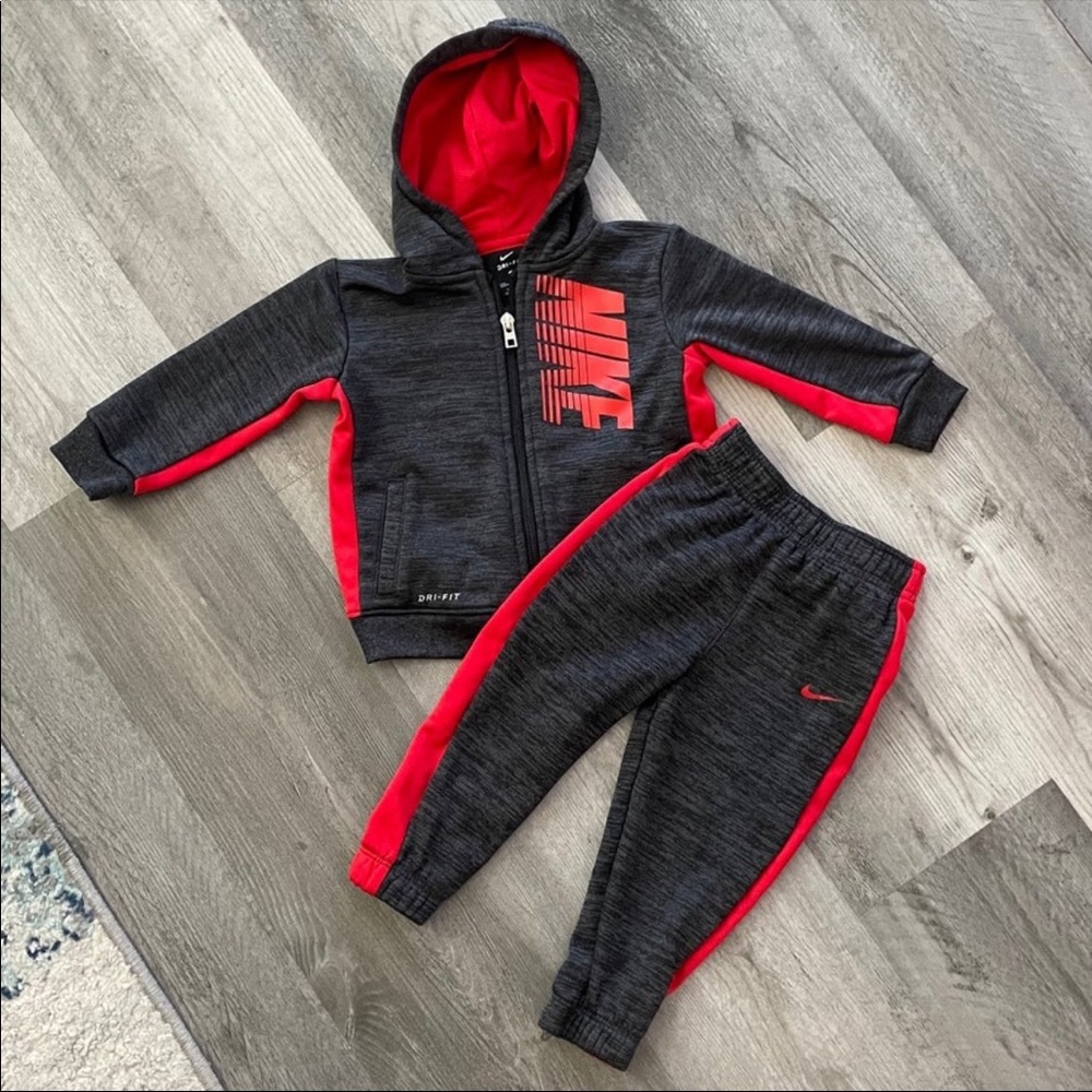 Nike tracksuit boy